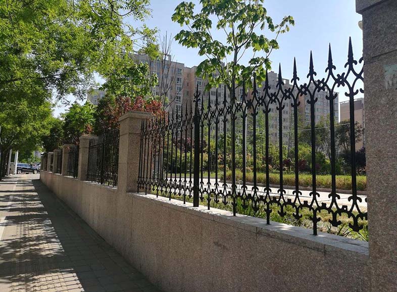 平湖鐵藝護(hù)欄